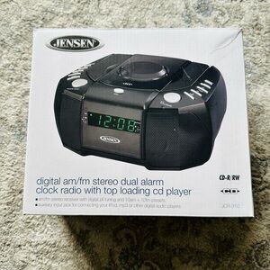 Jensen JCR-310 am/fm stereo/dual alarm clock/CD player